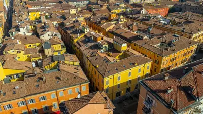 Vista generica su Modena o vista sulla città dall'interno dell'appartamento