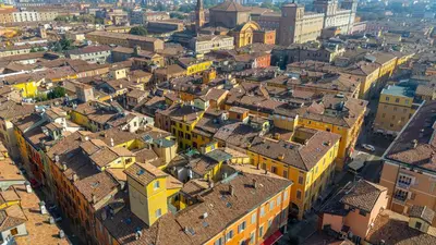 Vista generica su Modena o vista sulla città dall'interno dell'appartamento
