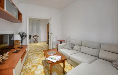 Area soggiorno di 2 Bedroom Gorgeous Apartment In Rapallo