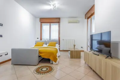 TV o dispositivi per l'intrattenimento presso Parking & Free WiFi - Functional apartment