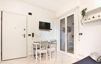 TV o dispositivi per l'intrattenimento presso 1 Bedroom Stunning Apartment In Sestri Levante