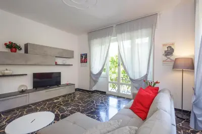 TV o dispositivi per l'intrattenimento presso Casa celine moderna, relax, comoda alle spiagge e negozi