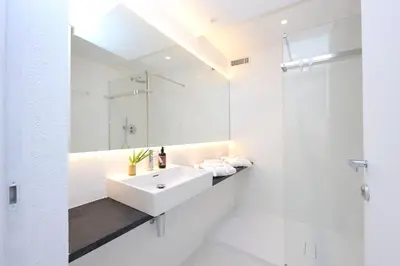 Bagno di Luxury Minimalist Villa Pool Seaview Liguria