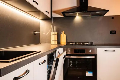 Cucina o angolo cottura di Casa di design con giardino privato in Centro a PIACENZA