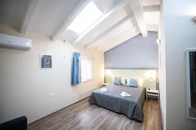 Letto o letti in una camera di La Chimera Appartamenti