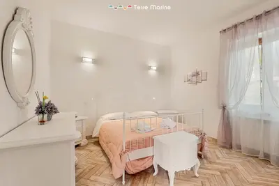 Letto o letti in una camera di La Corte dei ValEmi 2-3, TerreMarine
