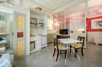 Cucina o angolo cottura di Centro Assoluto, Parcheggio - Museo Privato