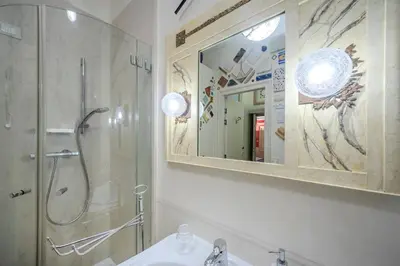 Bagno di Centro Assoluto, Parcheggio - Museo Privato