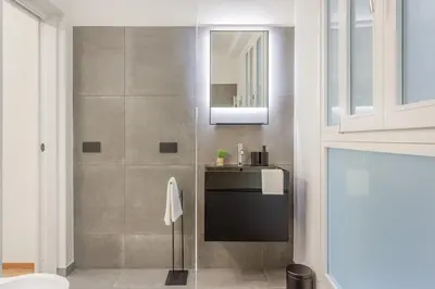 Bagno di Stylish Loft with Private Garage near Ghirlandina