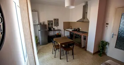 Cucina o angolo cottura di ARTs at 5 Terre's Valley