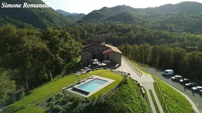 Vista generica sulle montagne o vista sulle montagne dall'interno dell'appartamento