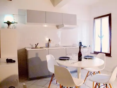 Cucina o angolo cottura di Delizioso monolocale nel centro storico di Modena