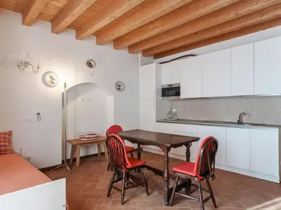 Cucina o angolo cottura di Apartment Zweizimmerwohnung mit Doppelbett und zwei Schlafsofas by Interhome