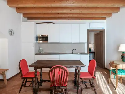 Cucina o angolo cottura di Apartment Zweizimmerwohnung mit Doppelbett und zwei Schlafsofas by Interhome