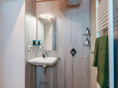Bagno di Apartment Zweizimmerwohnung mit zwei Einzelbetten und Schlafsofa by Interhome