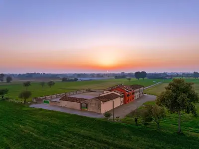 Alba o tramonto visti dall'interno dell'appartamento o dai dintorni