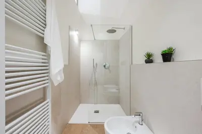 Bagno di L'Antico Moderno Boutique Apartment