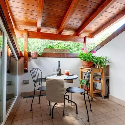 Romantica mansarda con terrazzino sui tetti di Parma