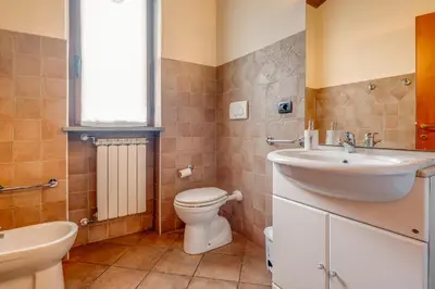 Bagno di 333 - Residence Montebello Bilocale A, Relax nel verde con Piscina
