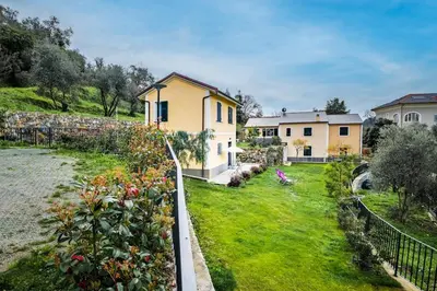 Giardino di Piccola Casa Liguria Un'oasi al sole