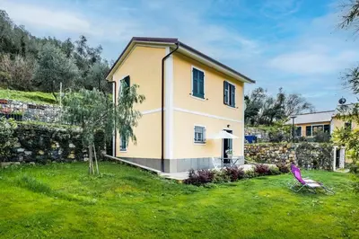 Giardino di Piccola Casa Liguria Un'oasi al sole