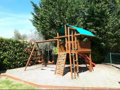 Area giochi per bambini di 336 - Residence Montebello Monolocale D, Relax nel verde con Piscina