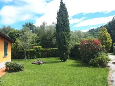 Giardino di 336 - Residence Montebello Monolocale D, Relax nel verde con Piscina