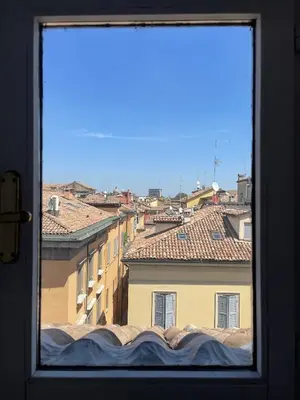 Vista generica su Modena o vista sulla città dall'interno dell'appartamento