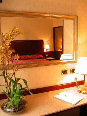 Letto o letti in una camera di Hotel La Spia D'Italia