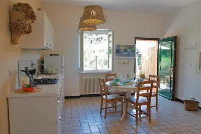 Cucina o angolo cottura di Appartamento con giardino Dolcemare