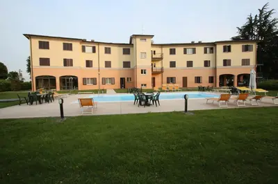 Piscina di Hotel Le Ville o nelle vicinanze