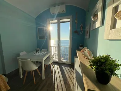 Vista generica sul mare o vista sul mare dall'interno dell'appartamento