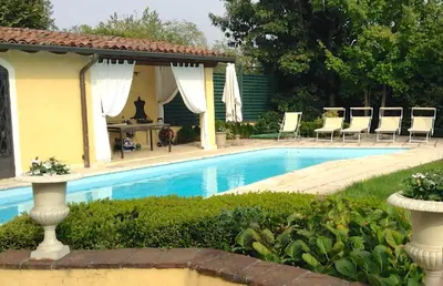 Piscina di Relais Torre Dei Torti - Luxury Bed and Breakfast o nelle vicinanze