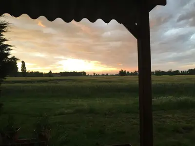 Alba o tramonto visti dall'interno del bed & breakfast o dai dintorni