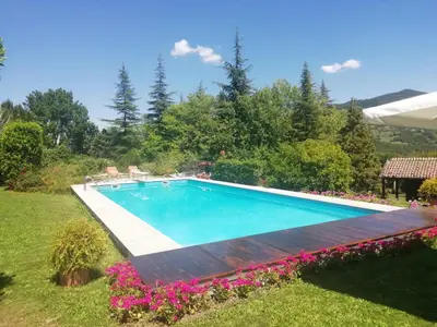 Piscina di Villa le Noci o nelle vicinanze