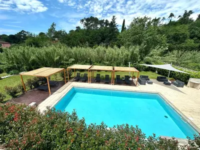 Piscina di Le Village Sarzana o nelle vicinanze
