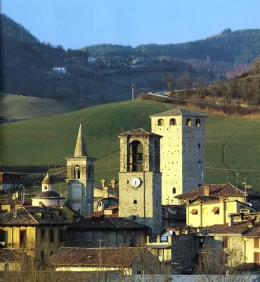 Vista generica sulle montagne o vista sulle montagne dall'interno dell'appartamento