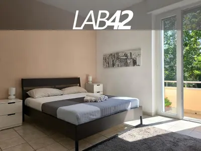 Letto o letti in una camera di LAB42 City & San Matteo Apartment - 2 Bedrooms