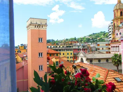 Vista generica su Rapallo o vista sulla città dall'interno dell'appartamento