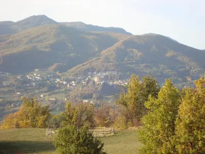 Vista generica sulle montagne o vista sulle montagne dall'interno del bed & breakfast