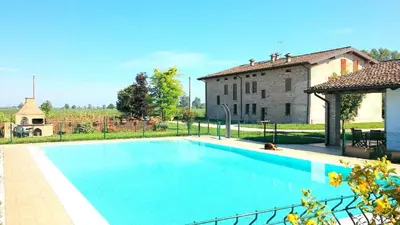 Piscina di La Garzaga Turismo Rurale o nelle vicinanze