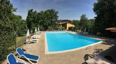 Piscina di Agriturismo Cascina Le Volpi o nelle vicinanze