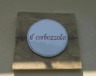 Certificato, attestato, insegna o altro documento esposto da il corbezzolo - Suite