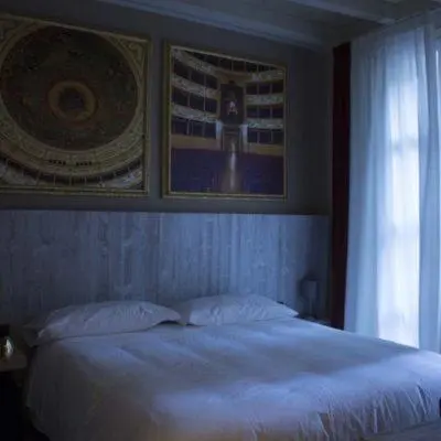 Letto o letti in una camera di Palazzo Domanto Apartments Parma