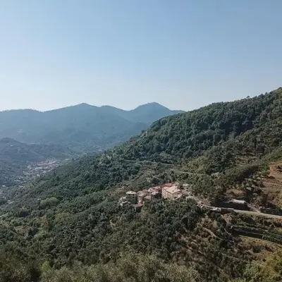 CASA LORENZO SULLE COLLINE DI LEVANTO e VICINO ALLE CINQUETERRE LT-0620
