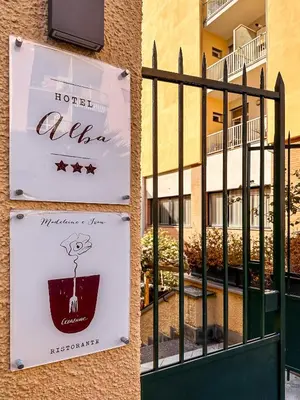 Certificato, attestato, insegna o altro documento esposto da Hotel Alba