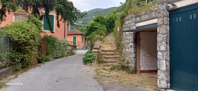 Vista generica sulle montagne o vista sulle montagne dall'interno dell'appartamento