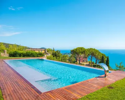 Piscina di Villa Riviera Resort o nelle vicinanze