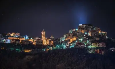 Vista generica su Vezzano Ligure o vista sulla città dall'interno dell'affittacamere