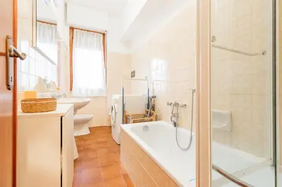 Bagno di Accogliente appartamento a 100m dal mare, Levanto